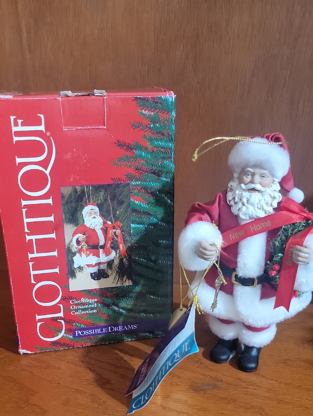 Clothique Santa Figurine in Red and White (New Home) 2003